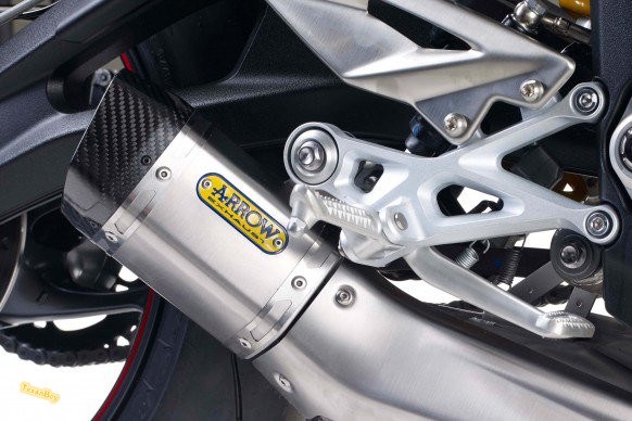 011017-2017-triumph-street-triple-arrow-Exhaust-582x388.jpg
