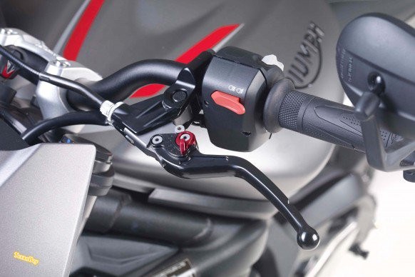 011017-2017-triumph-street-triple-Lever-582x388.jpg