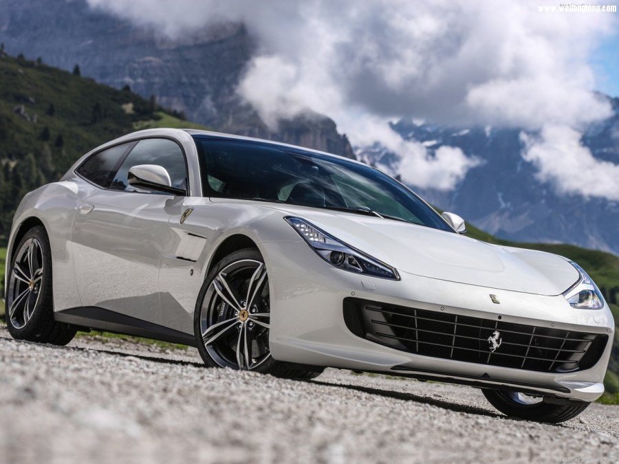 Ferrari-GTC4_Lusso-2017-1280-04.jpg