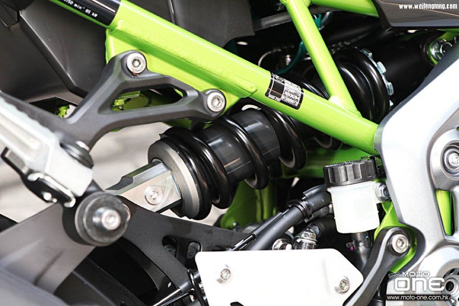 2017_KAWASAKI_Z900_ABS_34.jpg