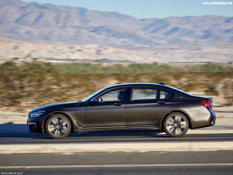 BMW-M760Li_xDrive-2017-1280-4b.jpg