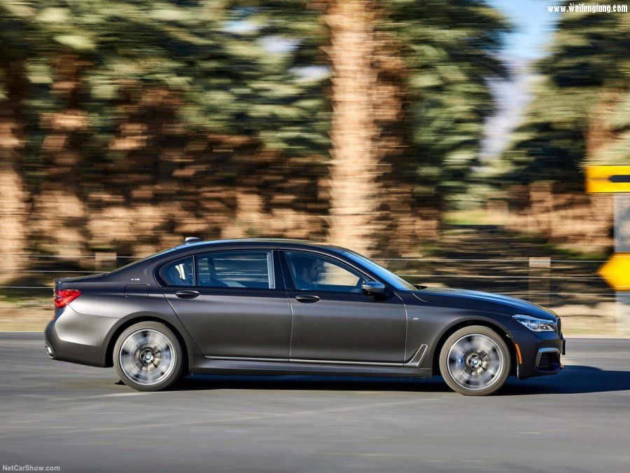 BMW-M760Li_xDrive-2017-1280-4e.jpg