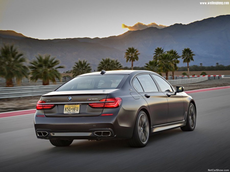 BMW-M760Li_xDrive-2017-1280-60.jpg