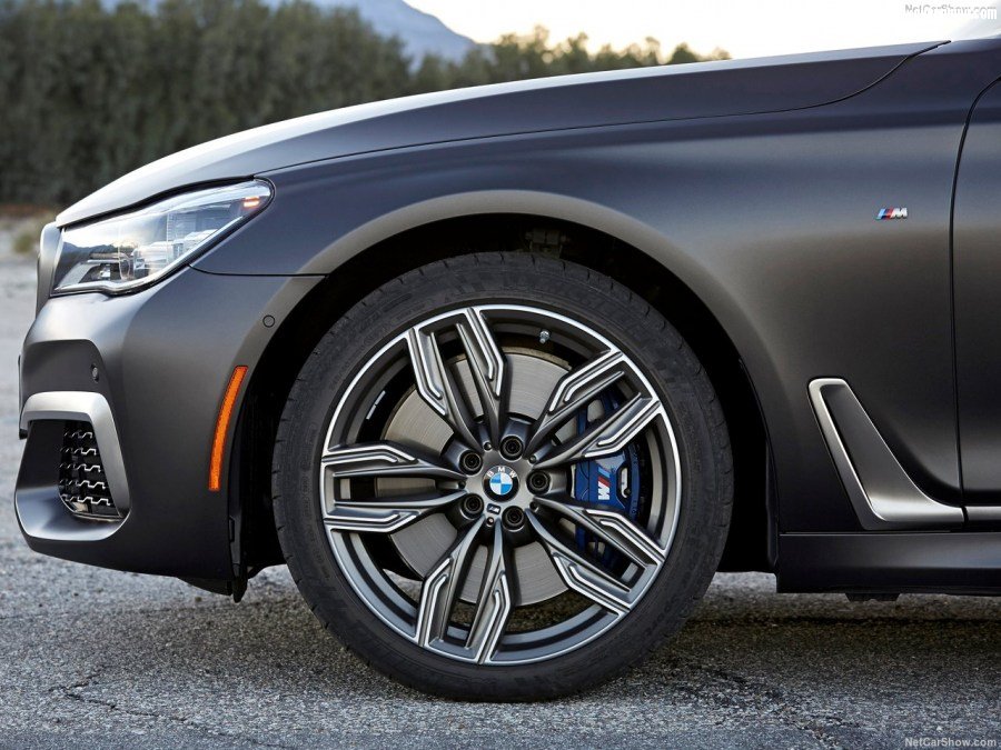 BMW-M760Li_xDrive-2017-1280-ae.jpg