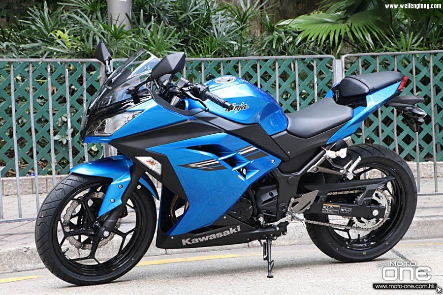2017_KAWASAKI_NINJA300_ABS_13.jpg