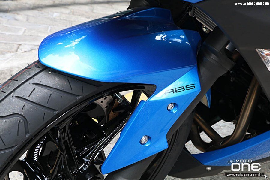 2017_KAWASAKI_NINJA300_ABS_28.jpg