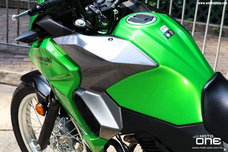 2017_KAWASAKI_VERSYS-X_300_ABS_23.jpg