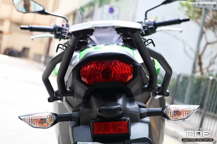 2017_KAWASAKI_VERSYS-X_300_ABS_48.jpg