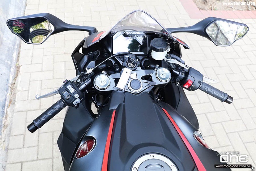 2017_HONDA_CBR1000RR_12.jpg