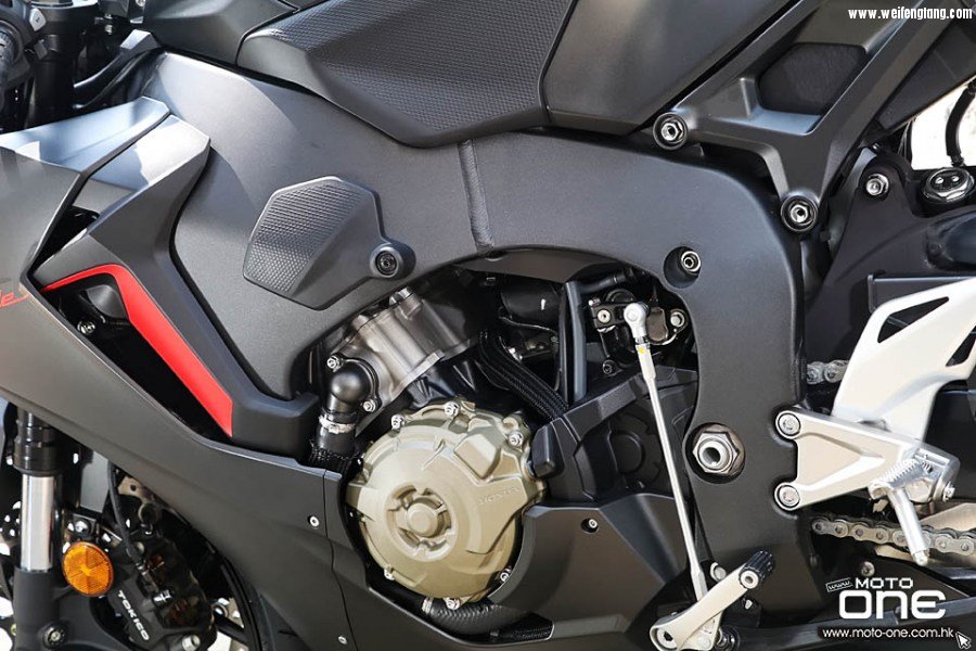 2017_HONDA_CBR1000RR_33.jpg