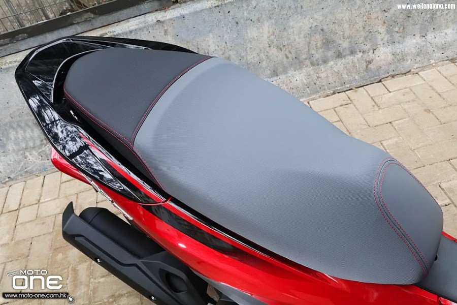 2017_HONDA_PCX150_08.jpg