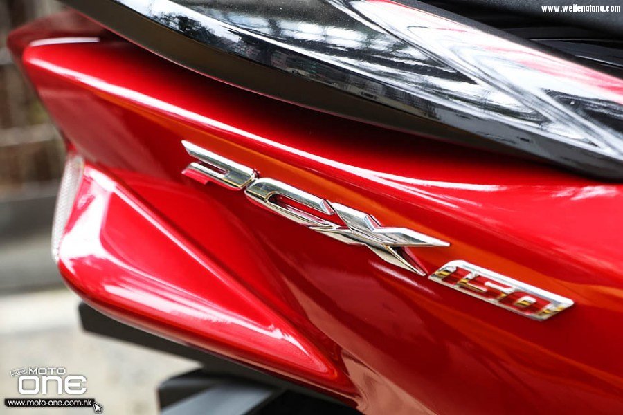 2017_HONDA_PCX150_11.jpg