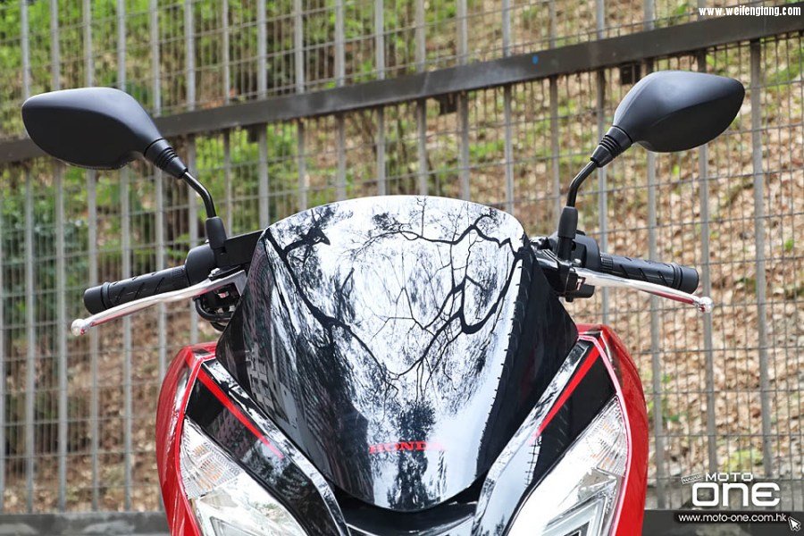 2017_HONDA_PCX150_12.jpg