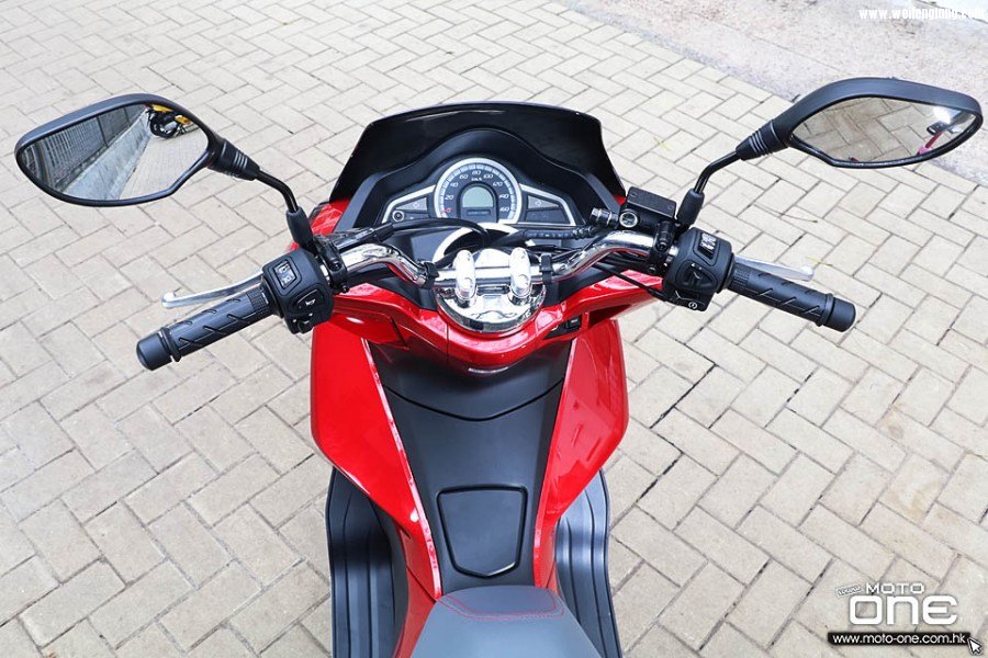 2017_HONDA_PCX150_15.jpg