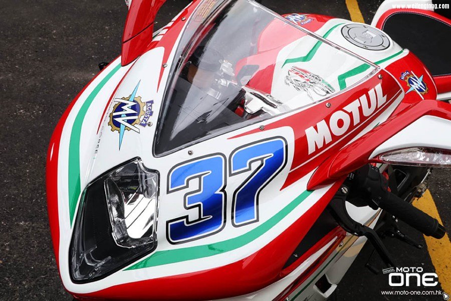 2017_MV_Agusta_F3_800_RC_04.jpg