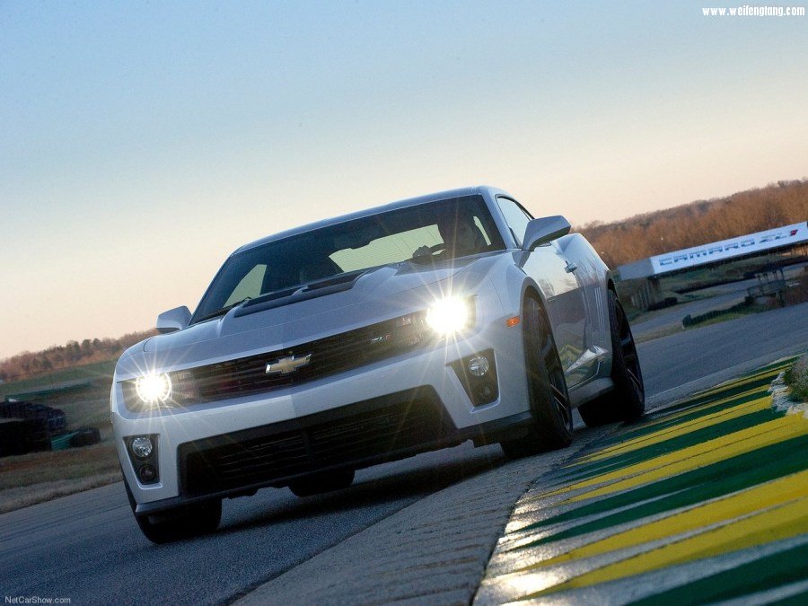 Chevrolet-Camaro_ZL1-2012-1280-07.jpg
