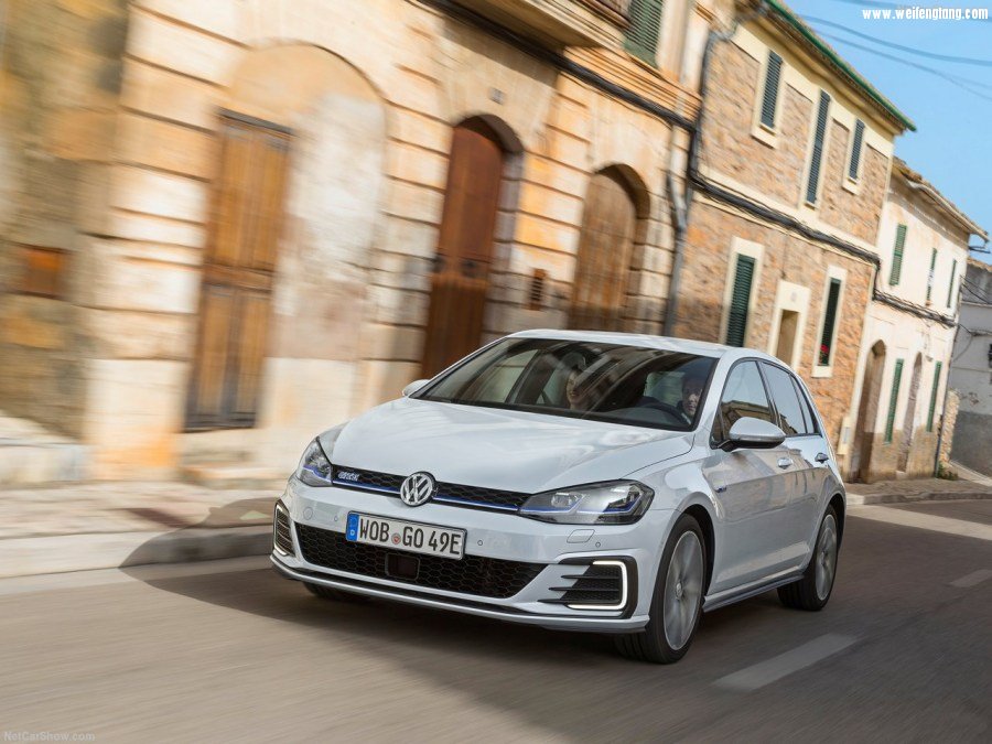 Volkswagen-Golf_GTE-2017-1280-04.jpg