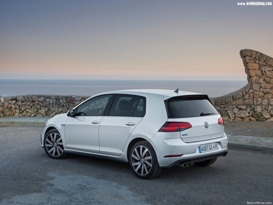 Volkswagen-Golf_GTE-2017-1280-08.jpg