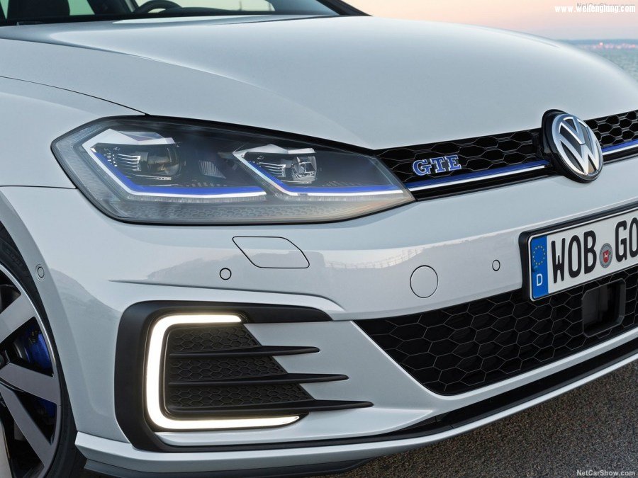 Volkswagen-Golf_GTE-2017-1280-18.jpg