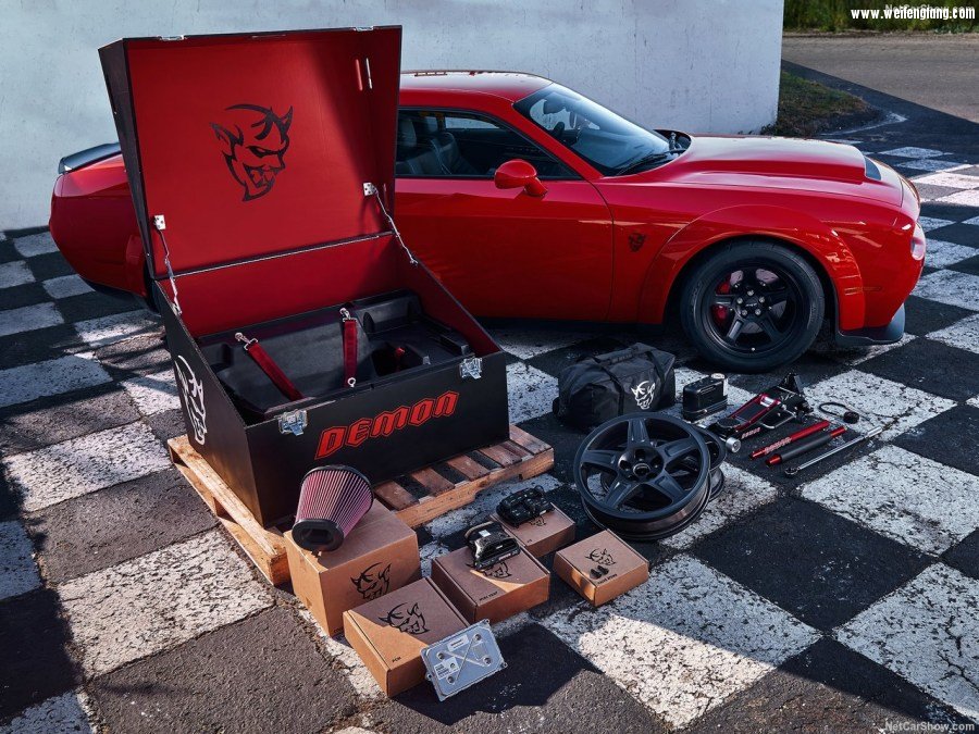Dodge-Challenger_SRT_Demon-2018-1280-38.jpg