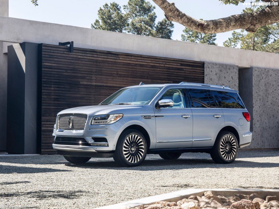 Lincoln-Navigator-2018-1280-02.jpg