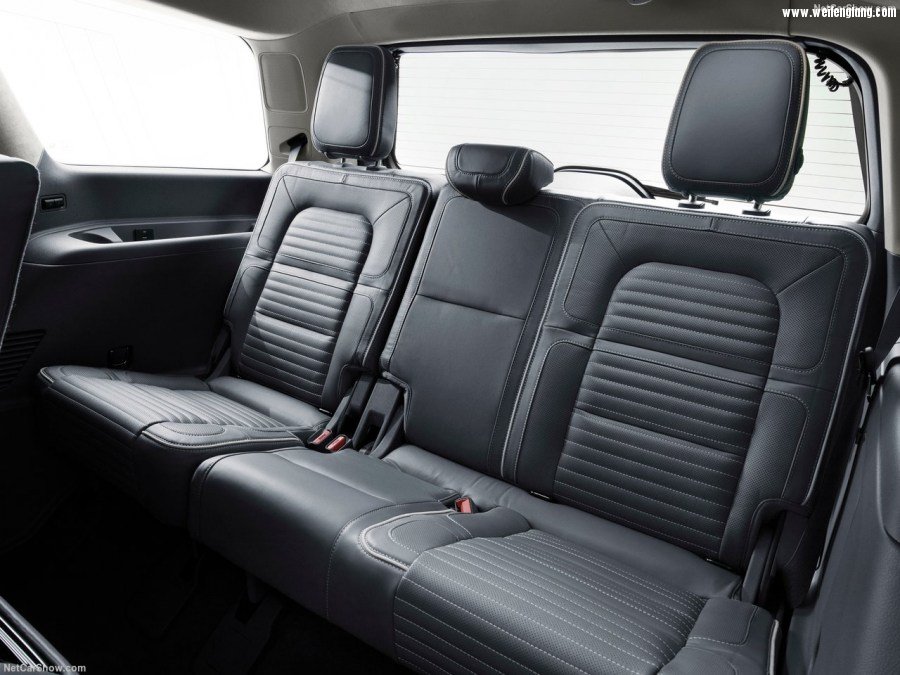 Lincoln-Navigator-2018-1280-0c.jpg