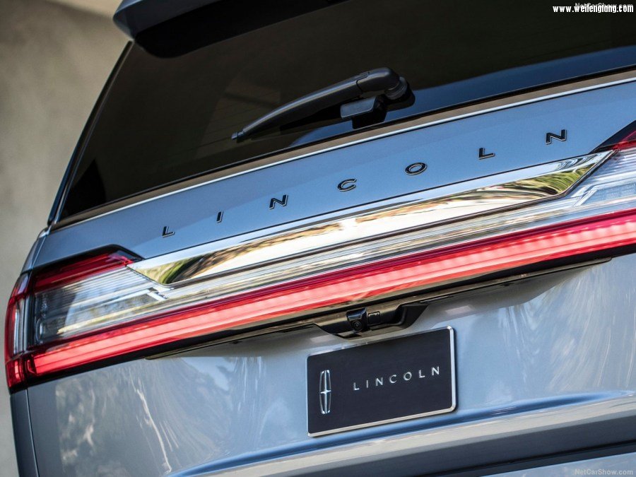 Lincoln-Navigator-2018-1280-16.jpg