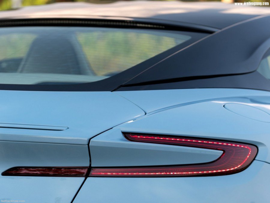 Aston_Martin-DB11_Frosted_Glass_Blue-2017-1280-60.jpg
