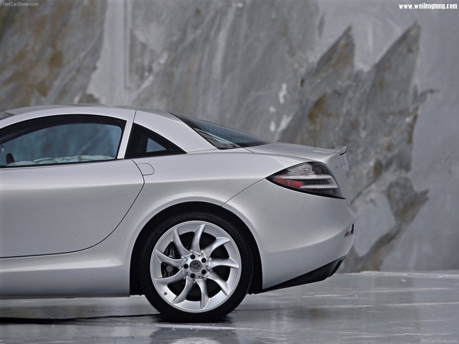 Mercedes-Benz-SLR_McLaren-2004-1280-ae.jpg