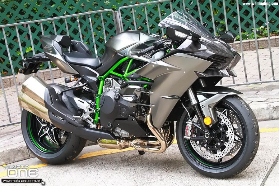 2017_KAWASAKI_NINJA_H2_CARBON_03.jpg