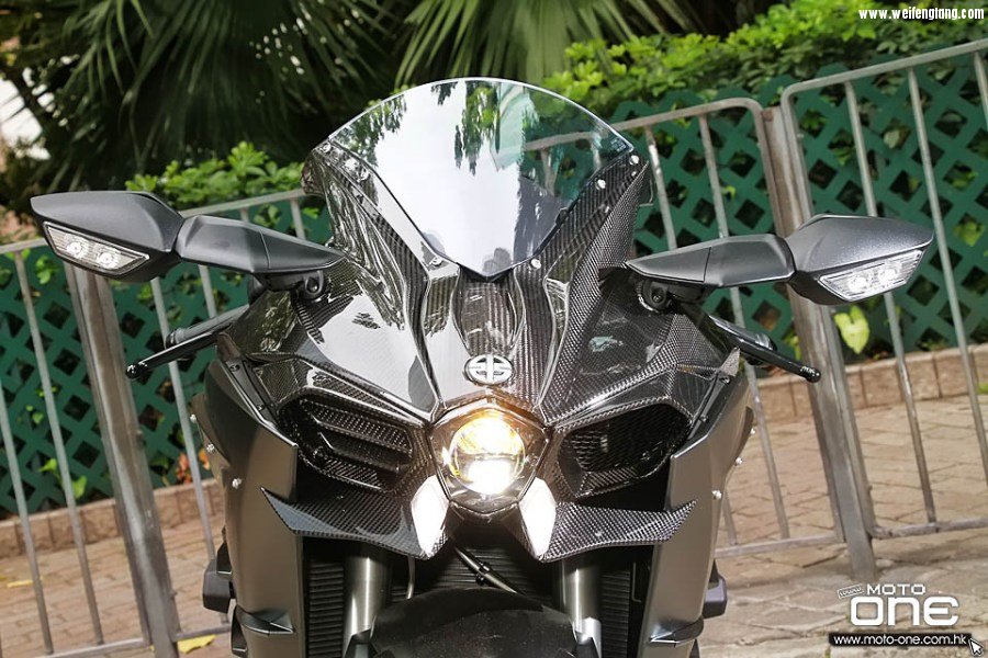 2017_KAWASAKI_NINJA_H2_CARBON_04.jpg