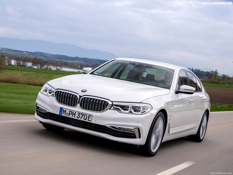 BMW-530e_iPerformance-2018-1280-09.jpg