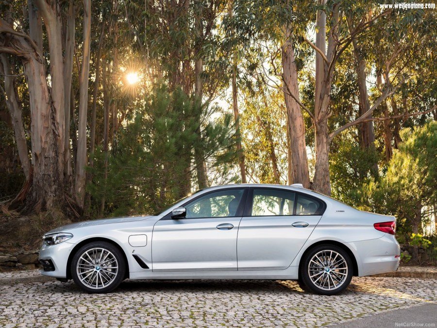 BMW-530e_iPerformance-2018-1280-1b.jpg