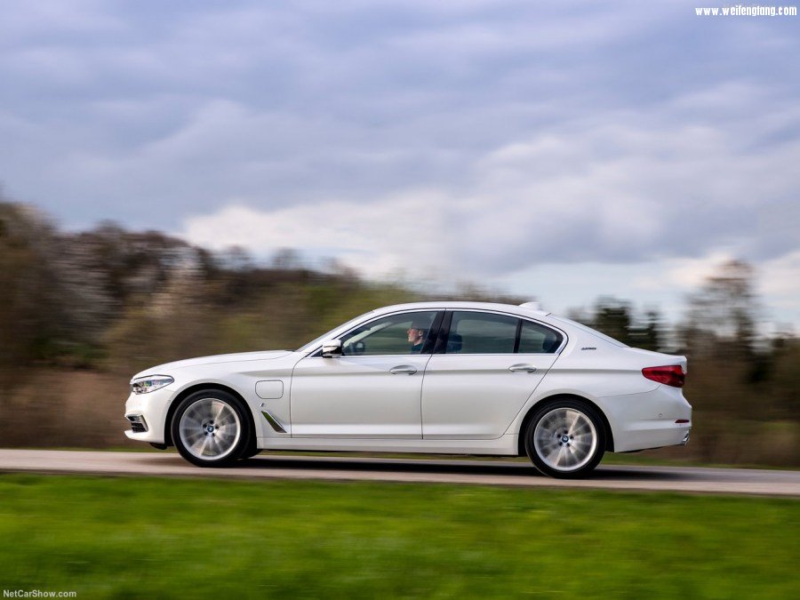 BMW-530e_iPerformance-2018-1280-21.jpg