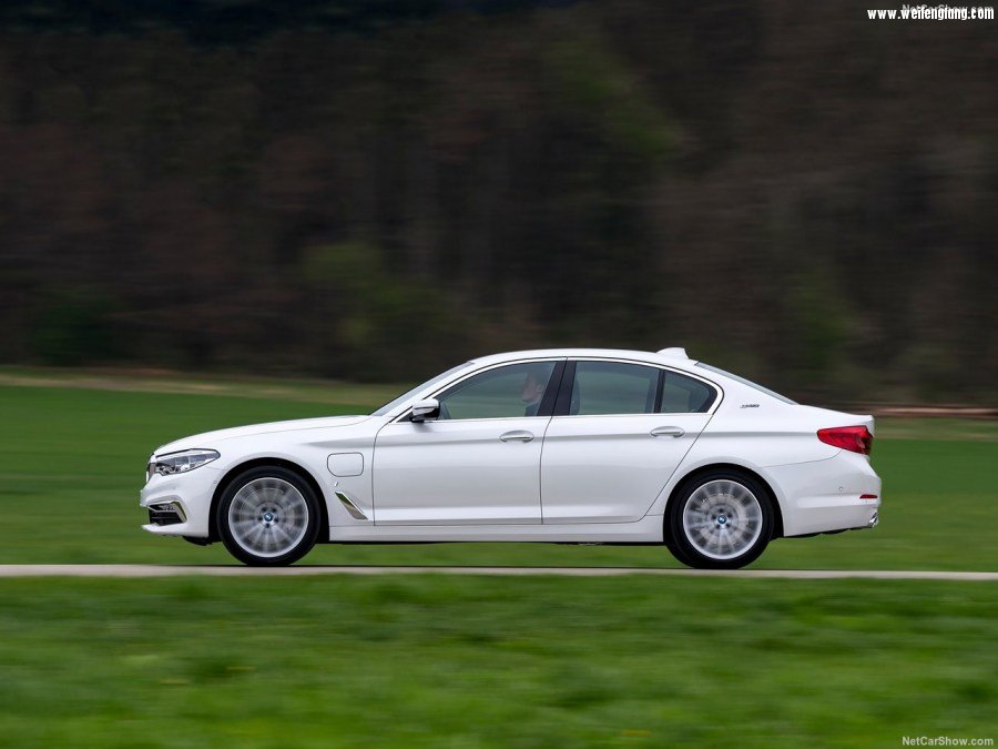 BMW-530e_iPerformance-2018-1280-22.jpg