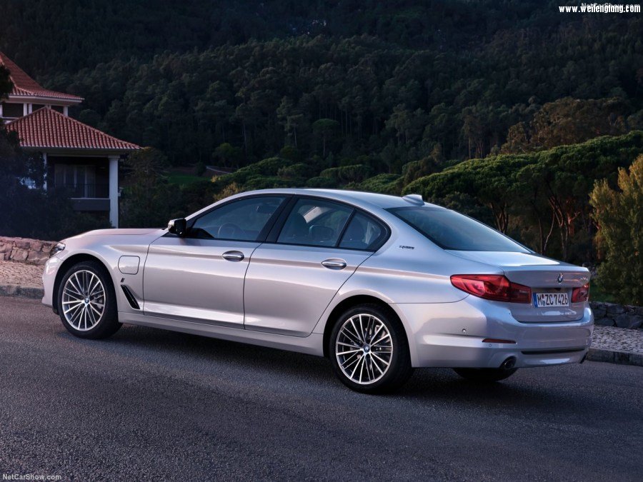 BMW-530e_iPerformance-2018-1280-28.jpg