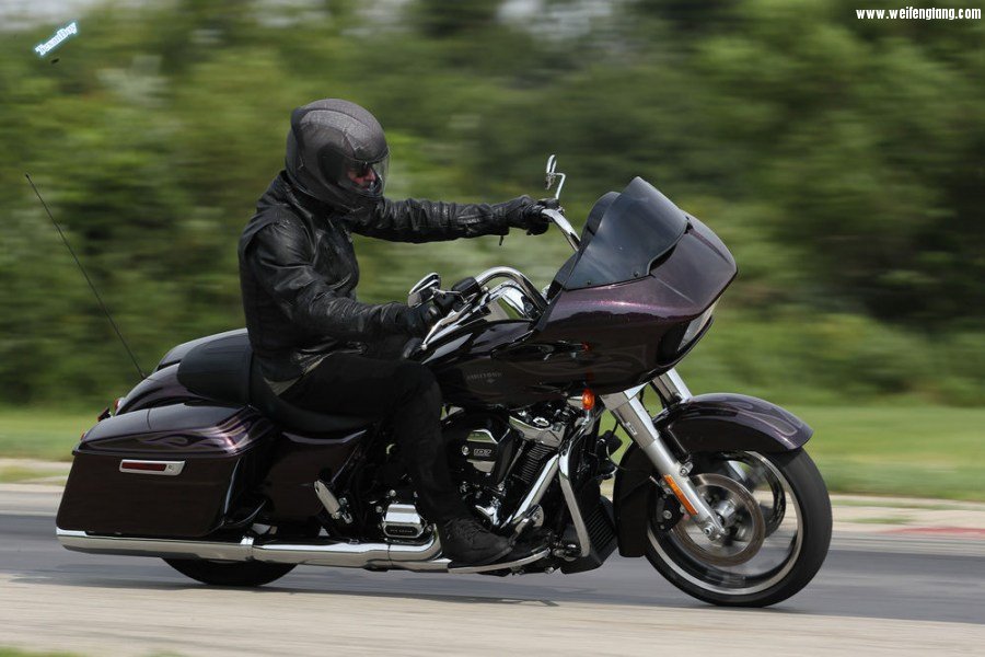 2017-harley-davidson-road-glide-special.jpg