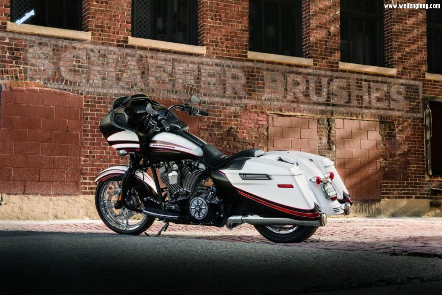 CVO Road_Glide_2015_1.jpg