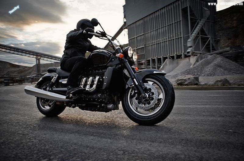 2014_Triumph_Rocket_III_Roadster_1310899.jpg