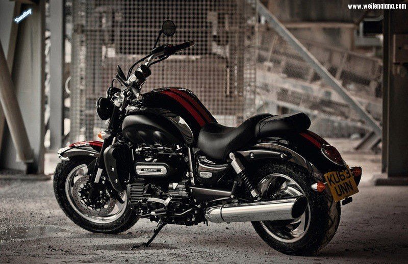 2015-triumph-rocket-iii-roadster-800.jpg