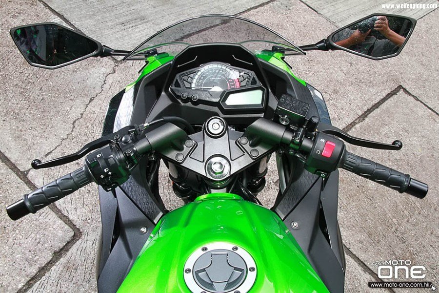 2017_KAWASAKI_NINJA_300_ABS_WINTER_SP_43.jpg
