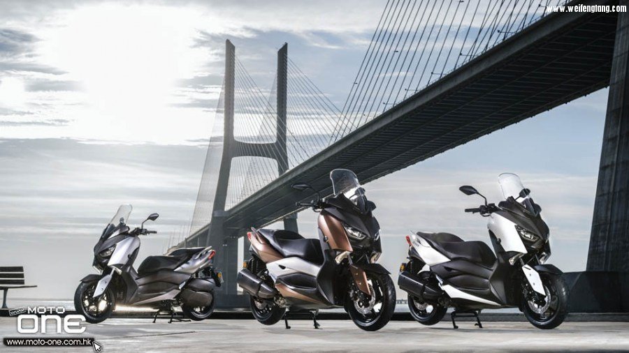 2017_YAMAHA_XMAX300_03.jpg