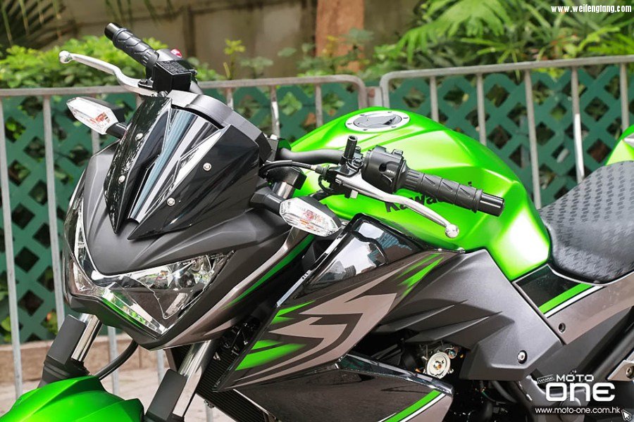 2017_KAWASAKI_Z300_08.jpg