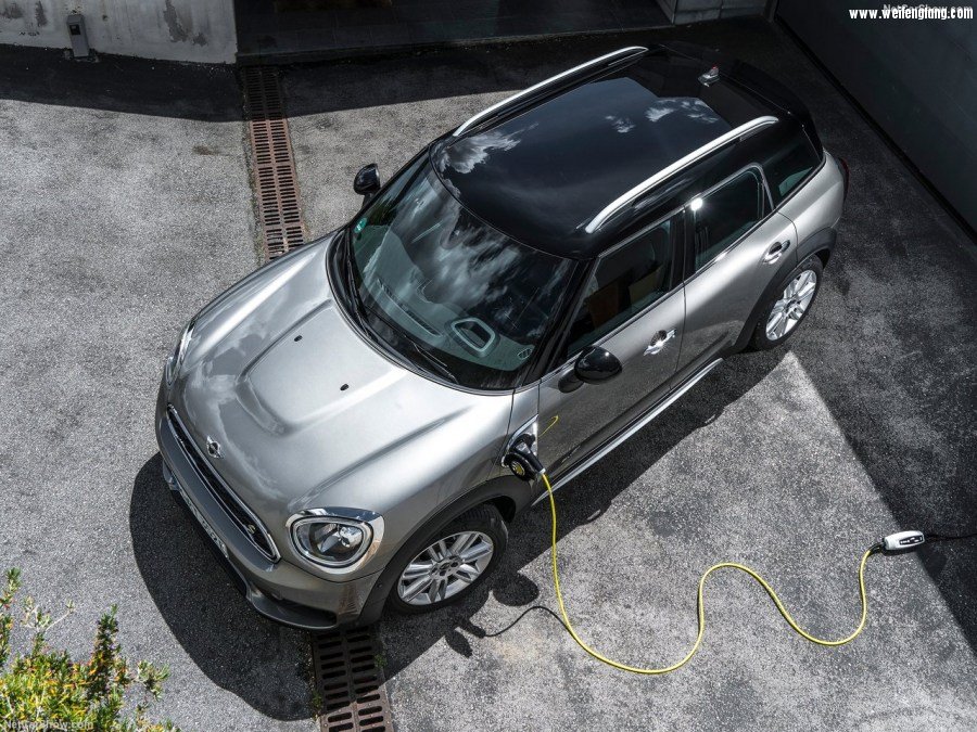 Mini-Countryman_Plug-in_Hybrid-2017-1280-1b.jpg