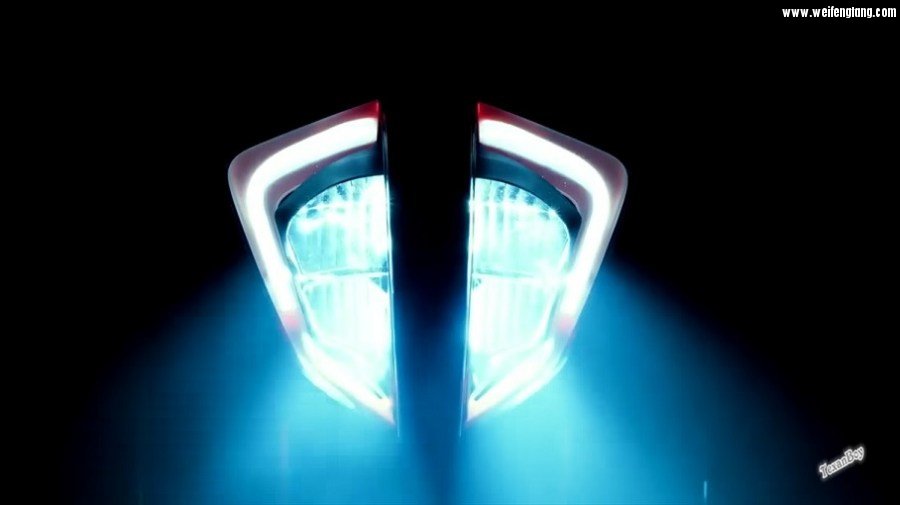 2017-ktm-duke-390-teaser-image-headlamp.jpg