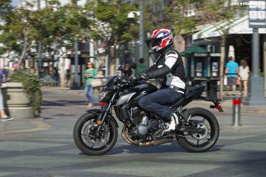 cw1116-2017-kawasaki-z650-first-ride-review-image-54.jpg