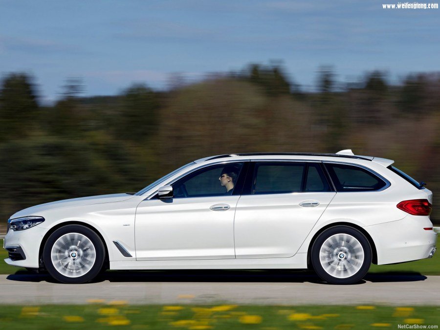 BMW-5-Series_Touring-2018-1280-34.jpg