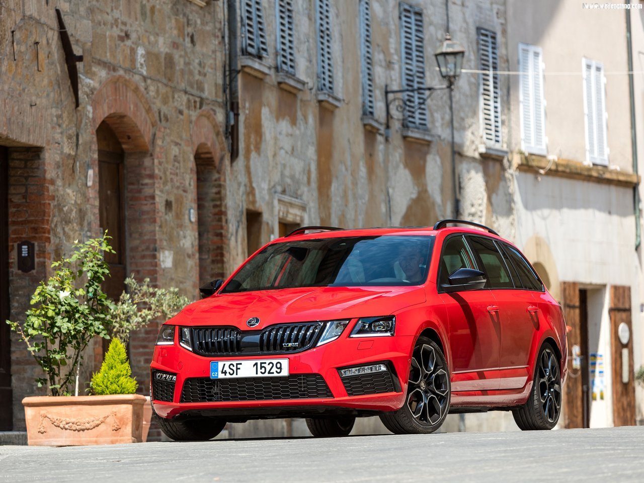 Skoda-Octavia_RS_245_Combi-2018-1280-04.jpg