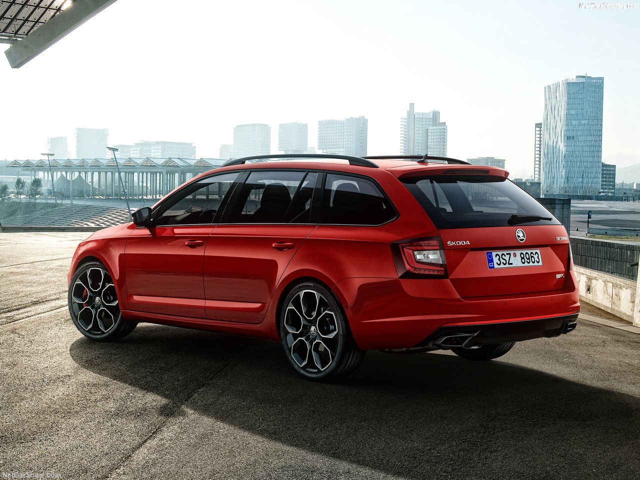 Skoda-Octavia_RS_245_Combi-2018-1280-10.jpg