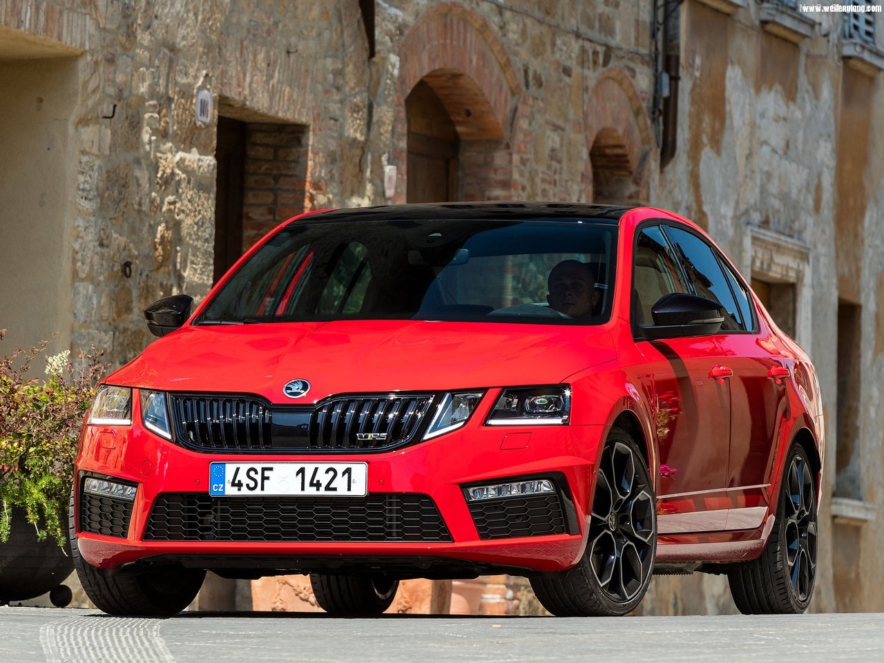 Skoda-Octavia_RS_245-2018-1280-04.jpg